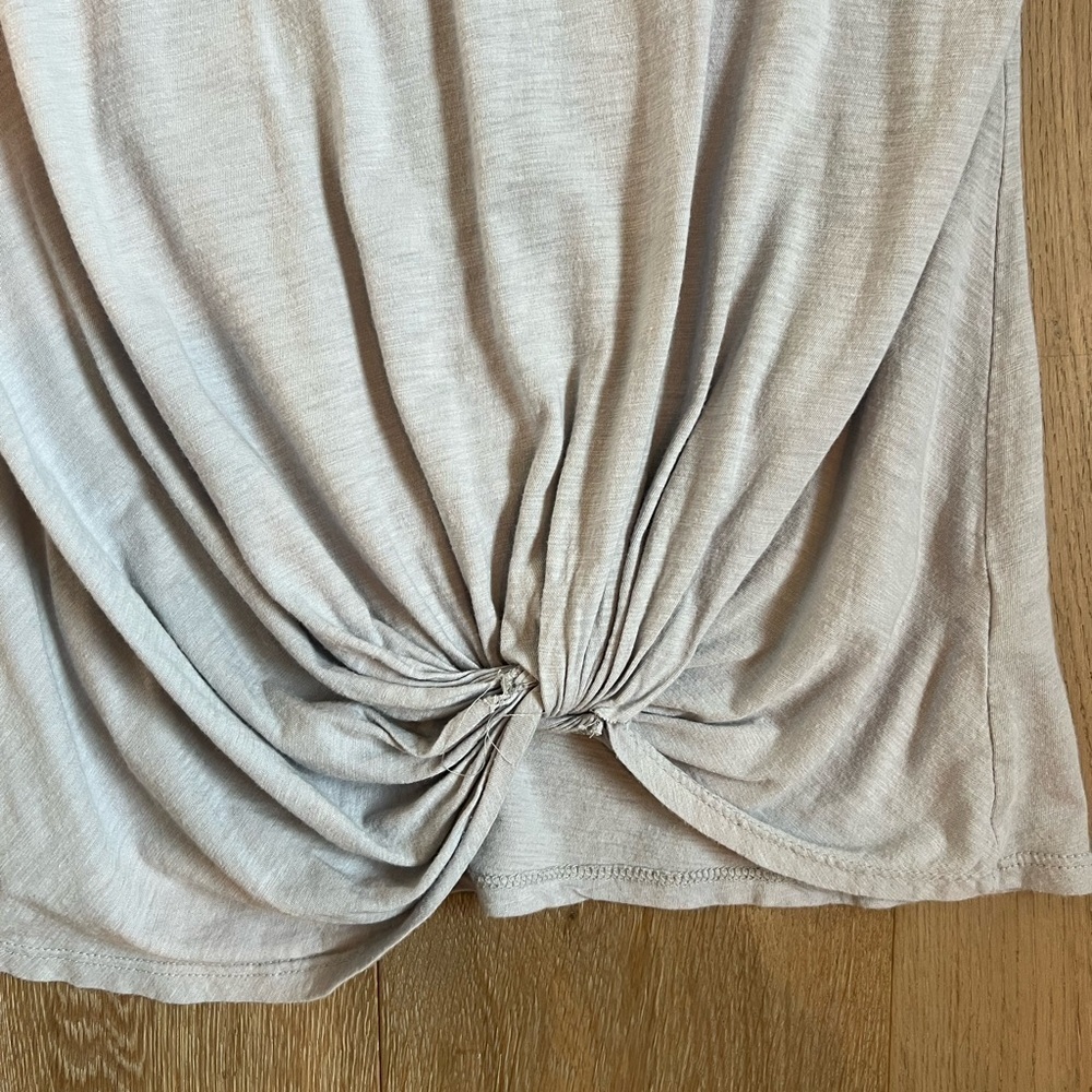 BP Short Sleeve T-Shirt Scoop Neck with Front Knot in Grey Nordstrom - Picture 4 of 15